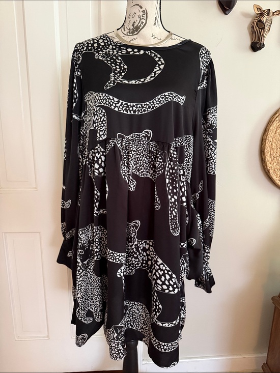 easel Dresses & Skirts - EASEL Black Leopard Oversized Long Sleeve Dress